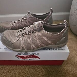 Skechers taupe slip-on shoe-NEVER WORN